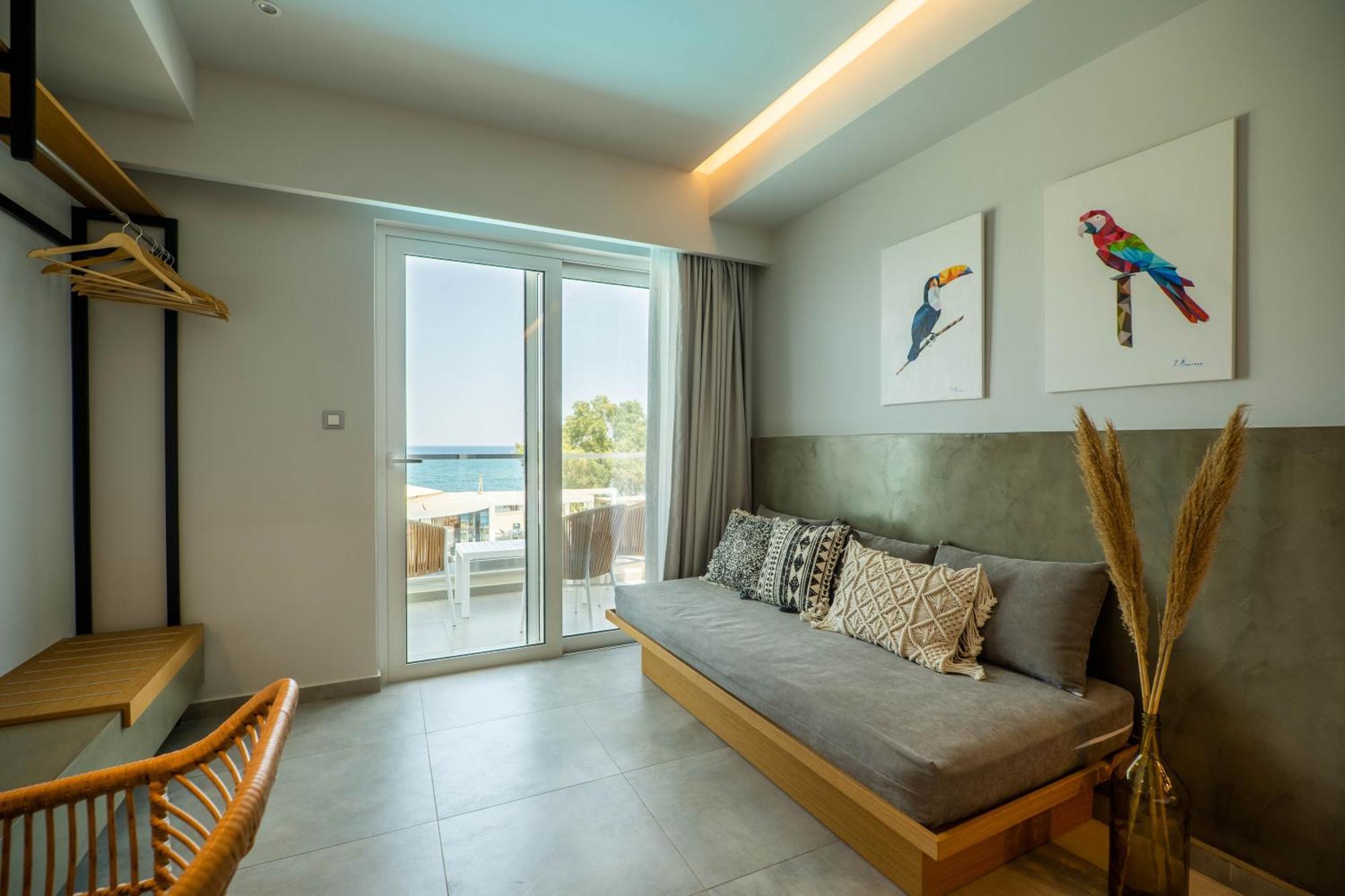 Alexia Beach Hotel Agia Marina Exterior foto